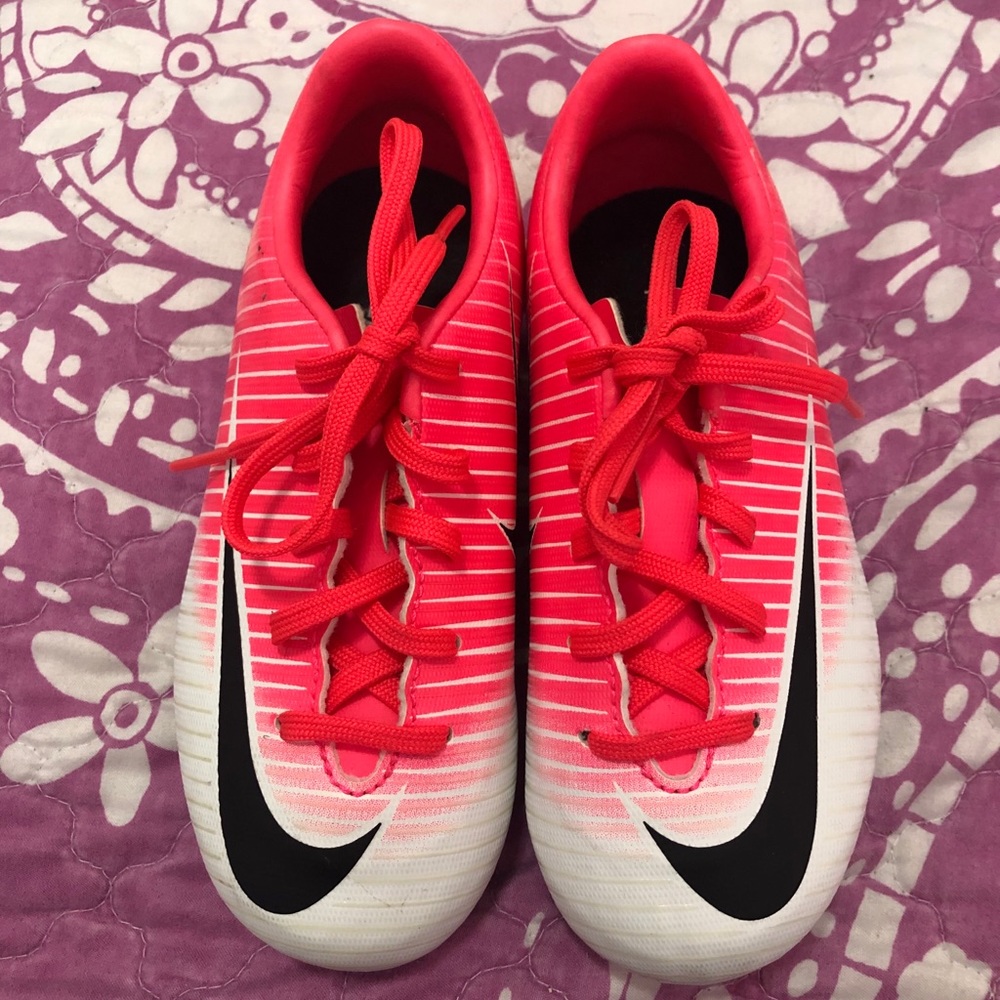 Girls’ Soccer cleats